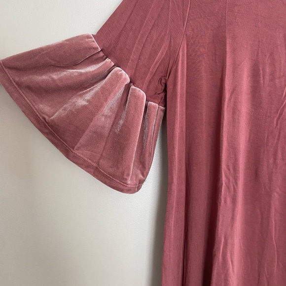 Mauve Swing Dress with Velvet Sleeve Detail - Picture 3 of 5